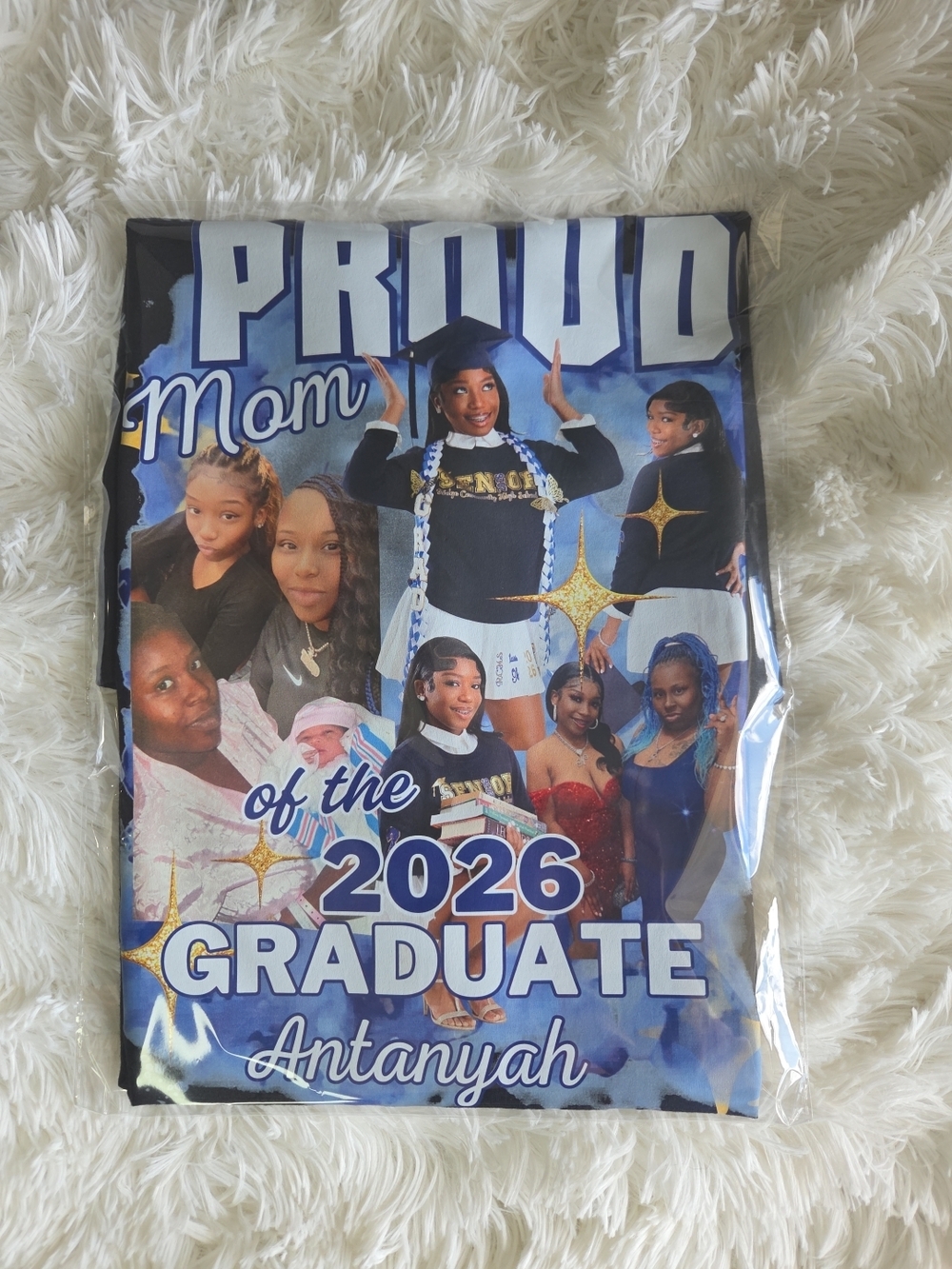 Graduating 'Proud Mom of the 2026 Graduate' Short Sleeve Tee S-×L